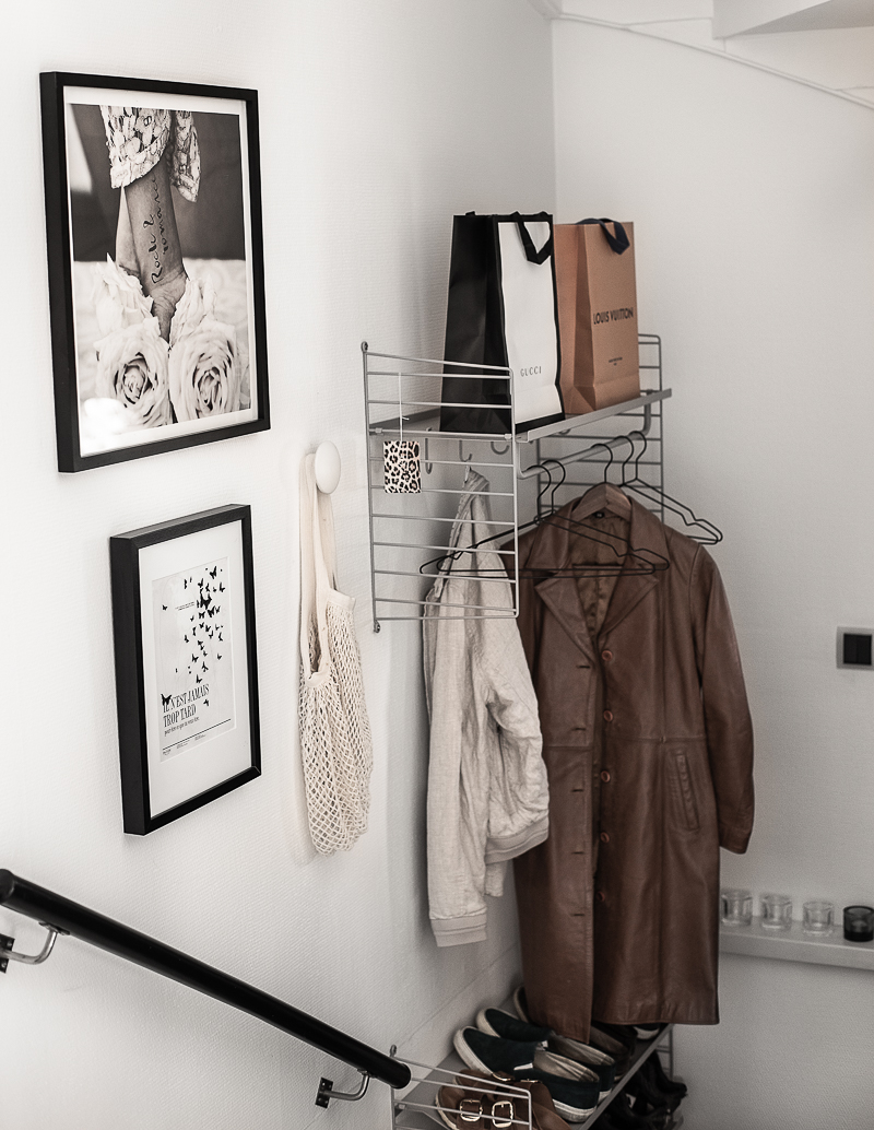 Hallen i svarta huset och har du ett skämsrum? - Home2tinys Bloggmagasin