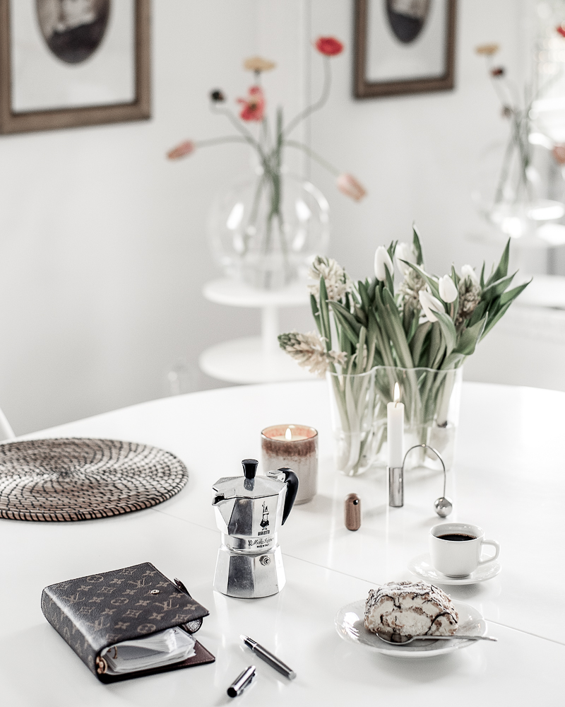 Bialetti mockakokare, espresso, budapestbakelse, Louis Vuitton kalender-3
