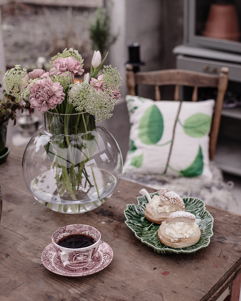 Semla, Spode Cranberry kopp, Arket fat, Ernst vas, Växthus-1 (1 av 1)