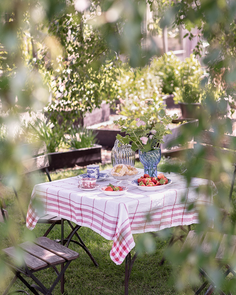 Svenska jordgubbar, sommar, fika i trädgården, home2tiny